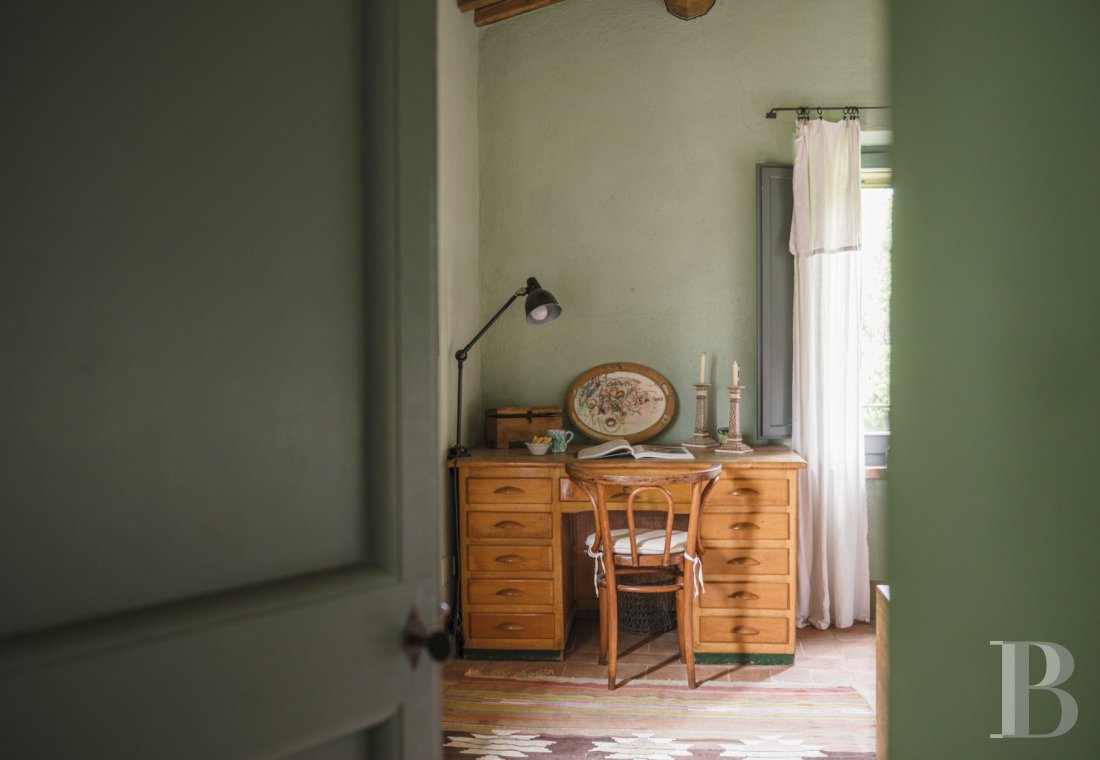 An old olive grove farmhouse restored to its former glory, overlooking the countryside in the Val d'Orcia in Tuscany - photo  n°25